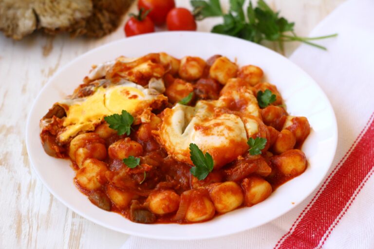 Gnocchi al sugo con Funghi e Uova